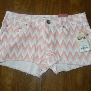 Mudd Size 15 Coral Pink White Zig Zag Shorts NWT